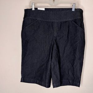 TAG ALERT! Never worn size L Bermuda jean shorts